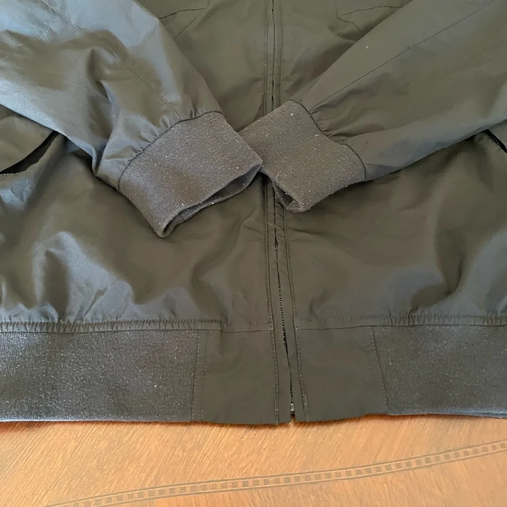 Nautica Men's black hooded Windbreaker Jacket . Full zip front size medium